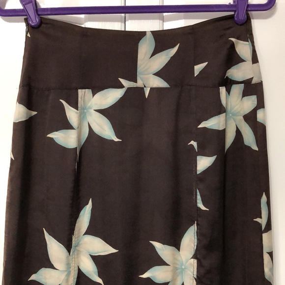Anne Klein Dark Brown Silk Flowy Skirt w/Lillies - Picture 7 of 15